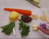 Foto langkah ke 3 dari resep Sup ceker ayam favorit keluarga.