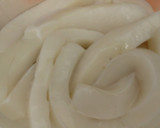 Foto del paso 2 de la receta: Lubina frita y tiras de chocos a la marinera