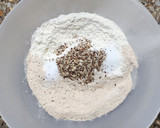 Foto del paso 1 de la receta: 🥧 Masa integral con semillas y levadura para tartas saladas 🥧