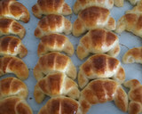 Foto del paso 4 de la receta: Medialunas fáciles, sin manteca ni leche!🖒😉
