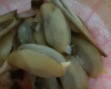 Hình bước làm 1 của món Tu hài hấp mỡ hành