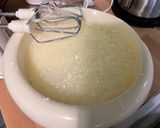 Une image de l'étape 3 de Flan aux pommes, pralines roses et lait fermenté.