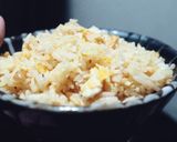 รูปขั้นตอนการทำที่ 7 ของ ข้าวผัดไข่โรยหน้าปลาโอแห้ง