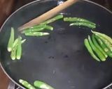 A picture of step 2 of Chatpati Green Chillies.