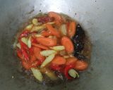 Foto langkah ke 3 dari resep Tumis Sayur Campur² buncis, wortel, babycorn, sosis sederhana.
