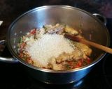 Foto del paso 4 de la receta Arroz con pollo y jamón curado con setas y tomate secos