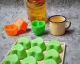 Foto langkah ke 8 dari resep Bolu Kukus Ketan Putih Pandan isi Selai Strawberry.