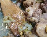 Foto del paso 5 de la receta Conejo al cava con uvas pasas y pistachos