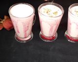 A picture of step 3 of Gulkand Shake.
