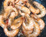 Hình bước làm 4 của món Tôm sú cháy tỏi