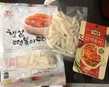 Hình bước làm 1 của món Tokbokki hàn quốc