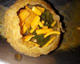A picture of step 4 of Pani puri.