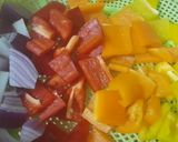 Hình bước làm 1 của món Ớt chuông xào gà lúc lắc chua ngọt