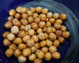 รูปขั้นตอนการทำที่ 6 ของ Speedy Crispy Chick Pea ถั่วลูกไก่อบน้ำมันมะพร้าวในไมโครเวฟ 2 รส
