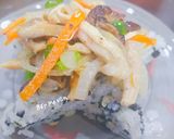 Hình bước làm 4 của món Burger cơm rong biển thịt gà rau củ