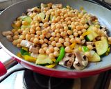 Foto del paso 3 de la receta: Salteado de garbanzos y verduritas 🤗