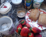 Foto del paso 1 de la receta: Tiramisú de fresa 🍓 y coco 🥥 en tarritos 🫙