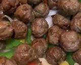 صورة لخطوة 8 من وصفة بيتزا كرات السجق الشهية