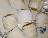A picture of step 4 of Potato samosa roll.
