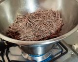 Foto del paso 2 de la receta: SALCHICHÓN DE CHOCOLATE "BARILOCHE"