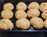 Foto del paso 7 de la receta: Pancitos saborizados de cebolla, ají morrón y aceitunas
