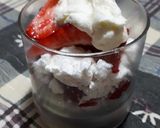 Foto del paso 4 de la receta: Frutillas con crema