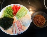Hình bước làm 1 của món Nộm rong biển thanh cua