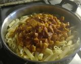 Foto del paso 3 de la receta: Macarrones con salchichas en salsa de tomate