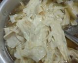 Foto langkah ke 7 dari resep 46. Sop Ayam Babi Kembang Tahu Jamur (Non Halal).