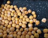 Foto del paso 3 de la receta: Snack saladito de garbanzos (simple, rico y saludable)