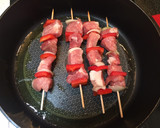 Foto del paso 3 de la receta: Brochetas de magro de cerdo