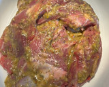 Foto del paso 3 de la receta: Paletilla de cordero entera al horno con especias y miel