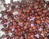 A picture of step 1 of Kale chane ki bhel.