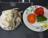 صورة لخطوة 1 من وصفة حساء الأرز بفواكه البحر