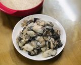 Hình bước làm 1 của món Cháo hàu 🦪