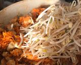 A picture of step 2 of Easy Chicken Spring Roll.