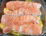 Foto del paso 3 de la receta: Salmón al horno con patatas
