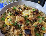 Gambar langkah 3 resipi One pan greek lemon chicken rice with roast garlic.