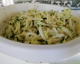 Foto del paso 2 de la receta: Pancakes de calabacín 🥒