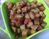 Une image de l'étape 2 de Flan surprise aux prunes et rhubarbe rose.
