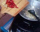 Foto langkah ke 3 dari resep Telor ceplok kecap pedas.