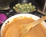 Foto del paso 2 de la receta: Pollo con salsa “Abrazo de oso invertido”