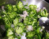 A picture of step 4 of Broccoli Almond soup.