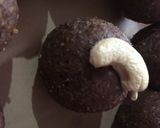 A picture of step 6 of Ragi Oats dry fruits ladoo.