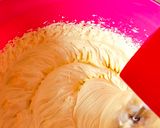 Foto langkah ke 3 dari resep Marmer Buttercake ala lawthomas.