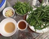รูปขั้นตอนการทำที่ 1 ของ ผักบุ้งผัดกะปิ Chinese Style เฮงเฮงเฮง (มังสวิรัติ)
