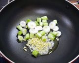 A picture of step 3 of Malaysian Hokkien Noodles.