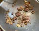 รูปขั้นตอนการทำที่ 2 ของ ข้าวผัดน้ำพริกเผากุ้งใส่หมูสับกับไข่เค็ม