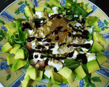 Foto del paso 3 de la receta: Ensalada con queso, aguacate y cabello de ángel