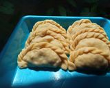Foto langkah ke 7 dari resep Pastel isi mie goreng/sayur bumbu kari.